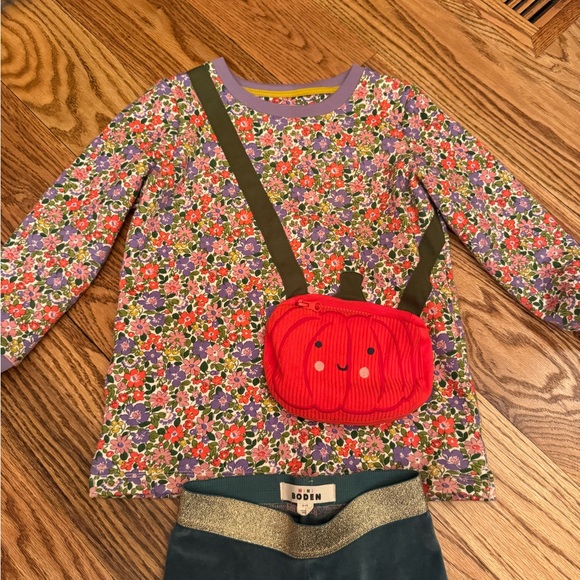 Mini Boden floral  Top with Gray Leggings and pumpkin bag - Picture 2 of 8